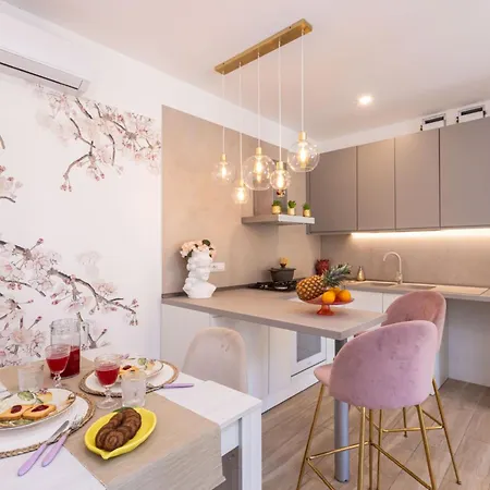 Sakura House Будинок відпочинку Сорренто